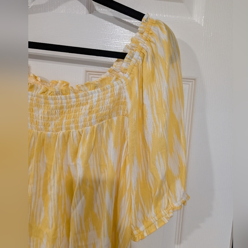 Torrid Yellow and White Washable Gauze Smocked Yoke Top in Size 1 (14/16) - Picture 5 of 9